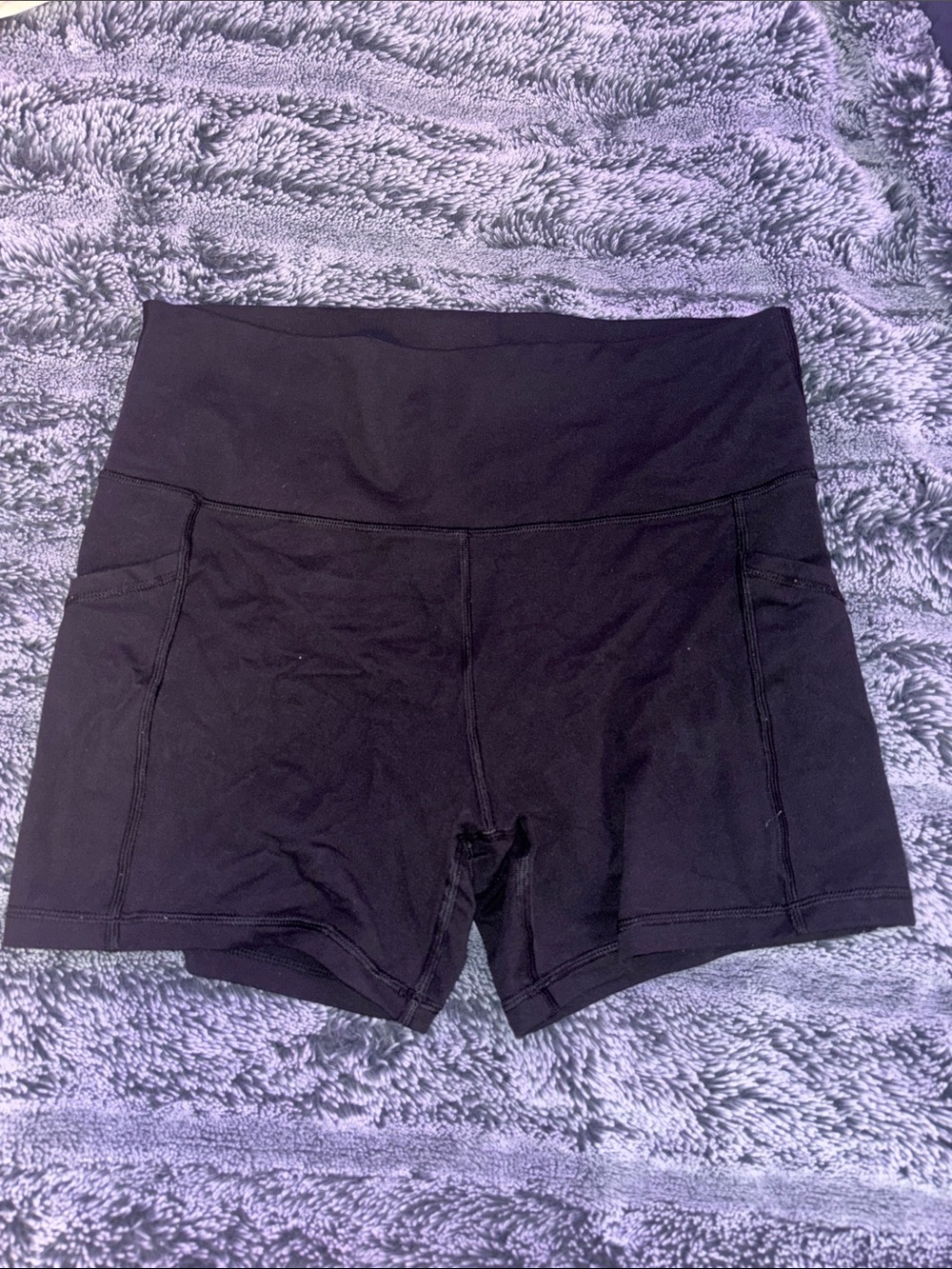Offline by Aerie hugger 5” biker short with pockets